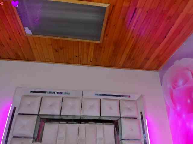 emili-clark webcam
