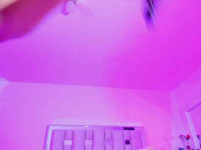 emili-clark webcam