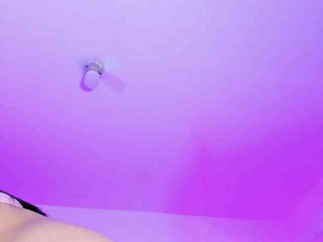 emili-clark webcam