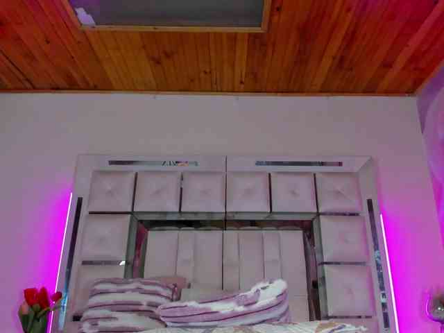 emili-clark webcam