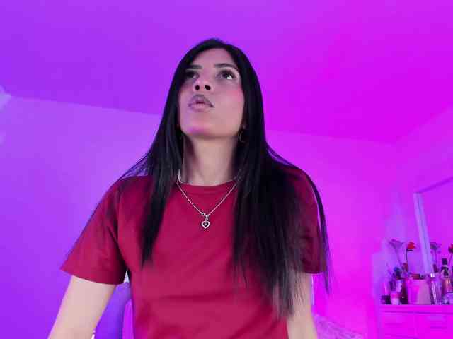 emili-clark webcam