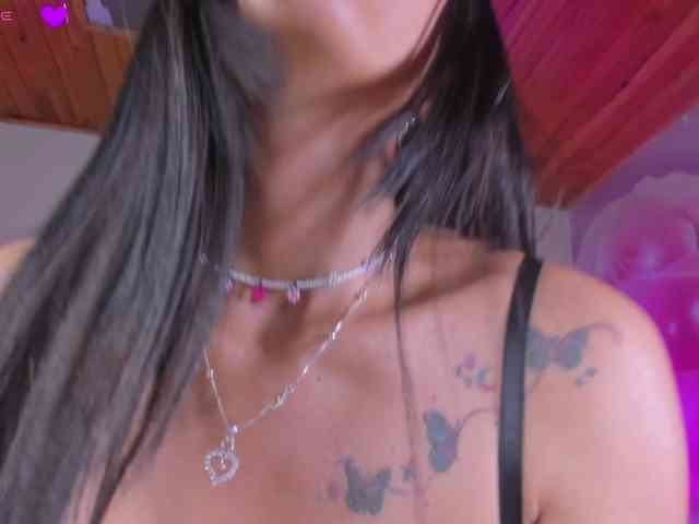 emili-clark webcam