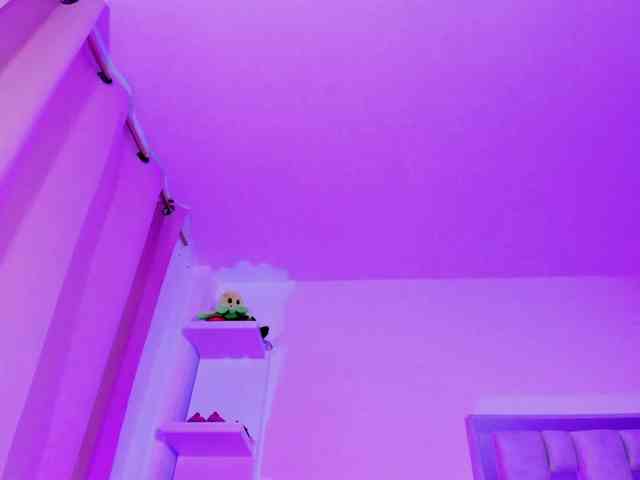 emili-clark webcam