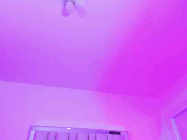 emili-clark webcam