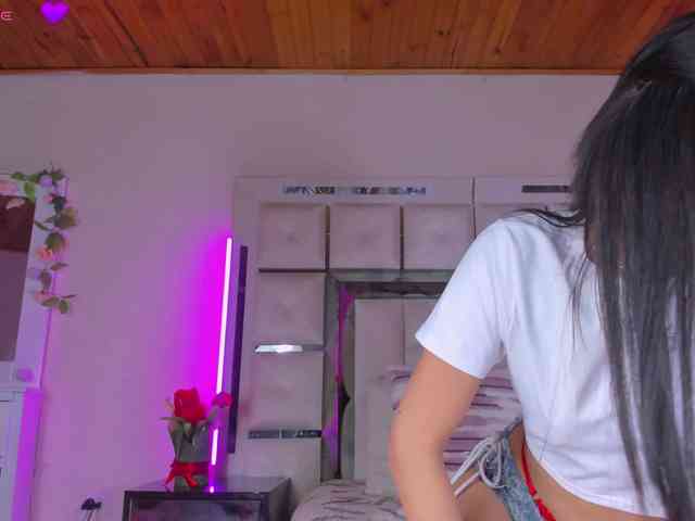 emili-clark webcam