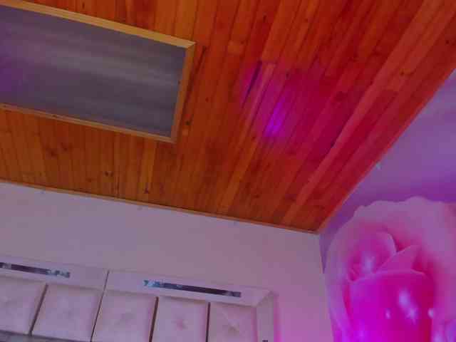 emili-clark webcam