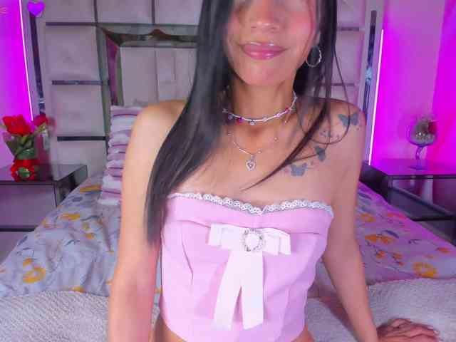 emili-clark webcam