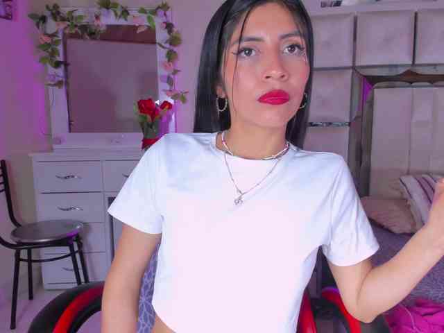 emili-clark webcam