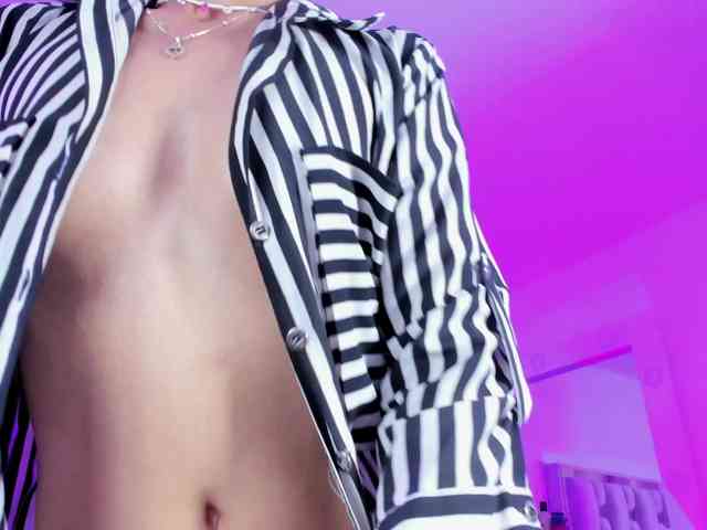 emili-clark webcam