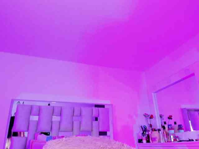 emili-clark webcam