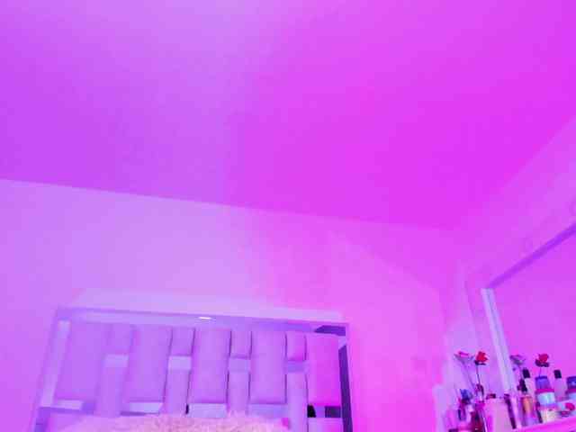 emili-clark webcam