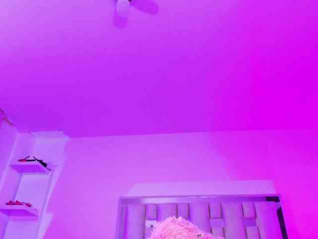 emili-clark webcam
