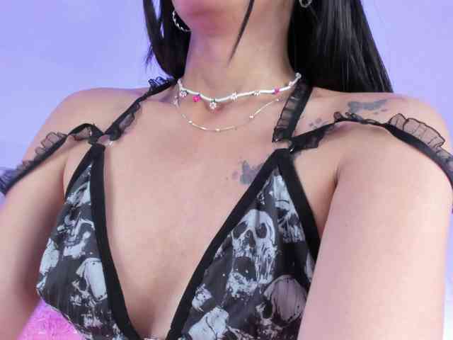 emili-clark webcam