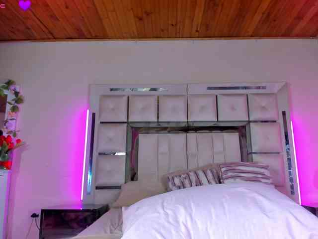 emili-clark webcam