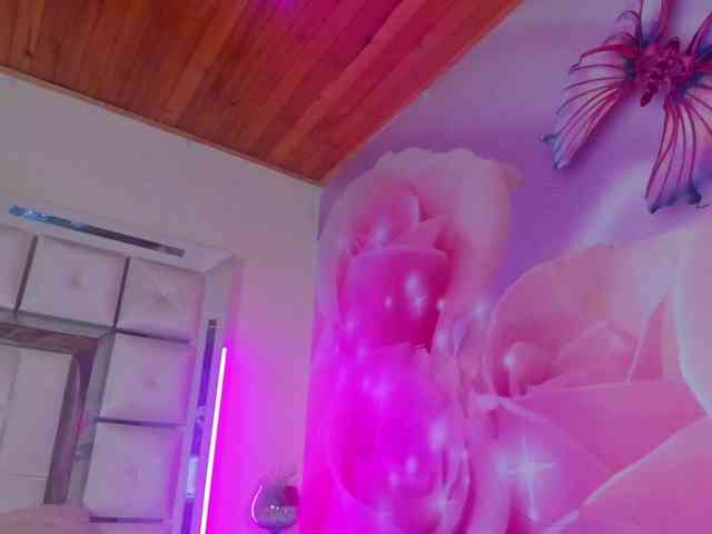 emili-clark webcam