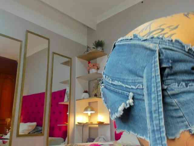 MiaElieth webcam