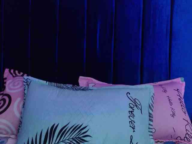 Lucy-wish1 webcam