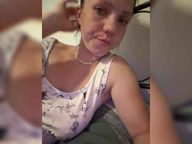 ElizabethJones webcam