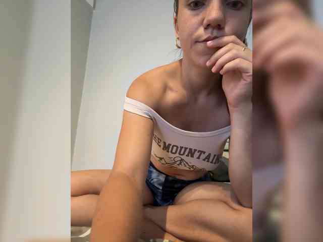 ElizabethJones webcam