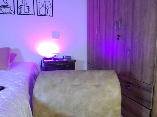 gabriela-r, en directo ahora en BongaCams