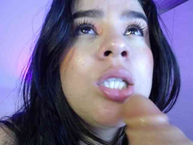 gabriela-r webcam