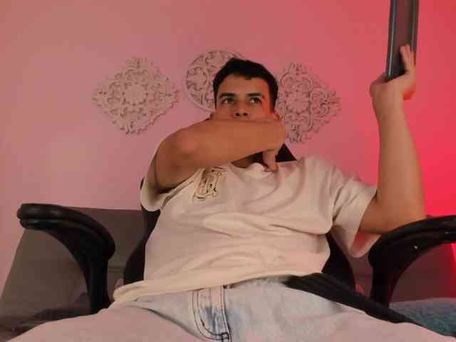 Mathewwstrong Live Webcam on BongaCams