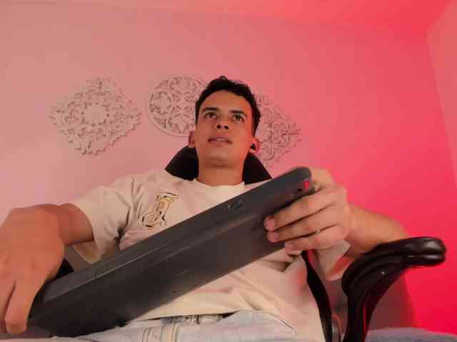 Mathewwstrong Live Webcam on BongaCams