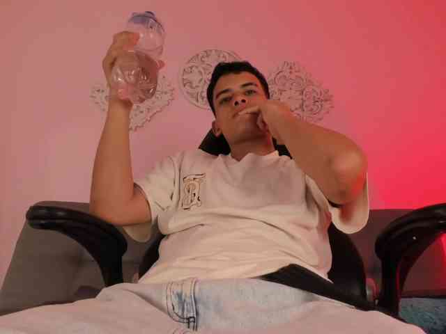Mathewwstrong Live Webcam on BongaCams