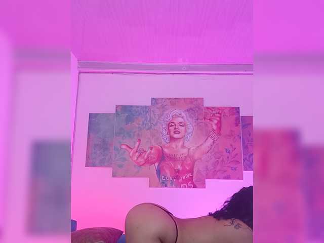 Sofihot4 live cam on BongaCams