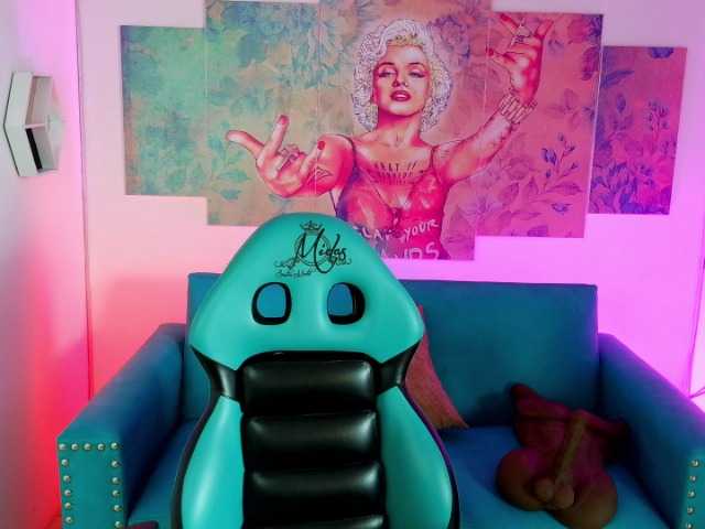 Sofihot4 live cam on BongaCams