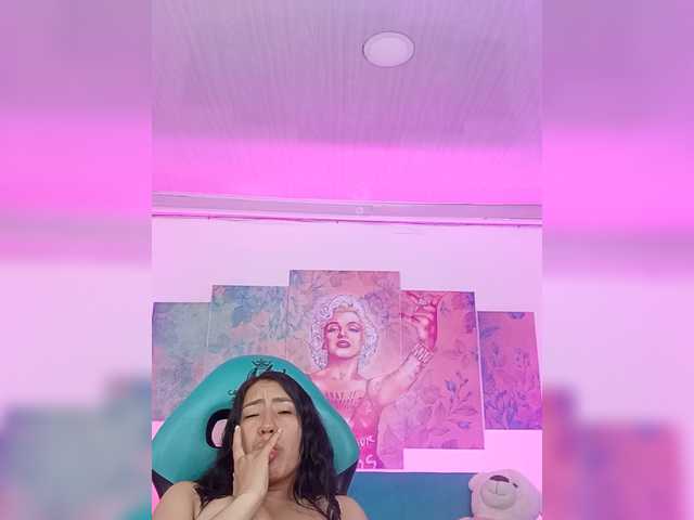 Sofihot4 live cam on BongaCams