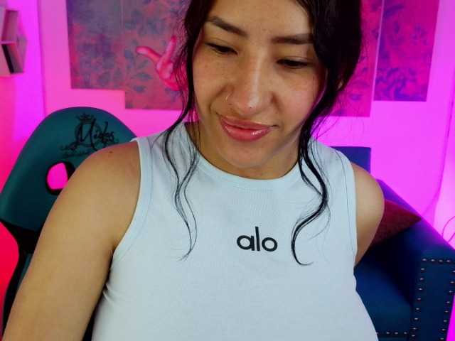 Sofihot4 live cam on BongaCams