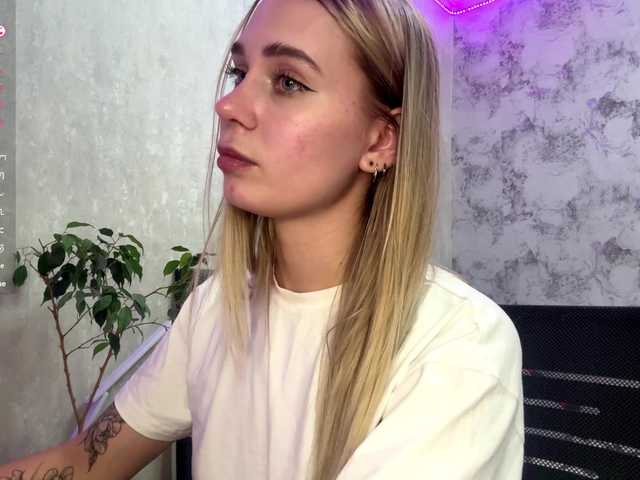 TrinaVoorhis live cam on BongaCams