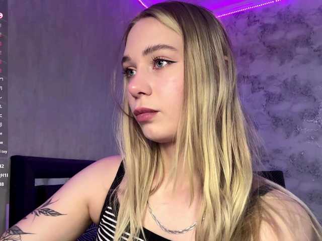 TrinaVoorhis live cam on BongaCams