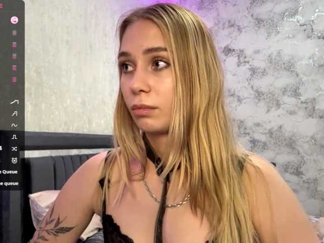 TrinaVoorhis live cam on BongaCams