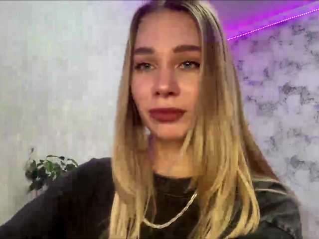 TrinaVoorhis live cam on BongaCams
