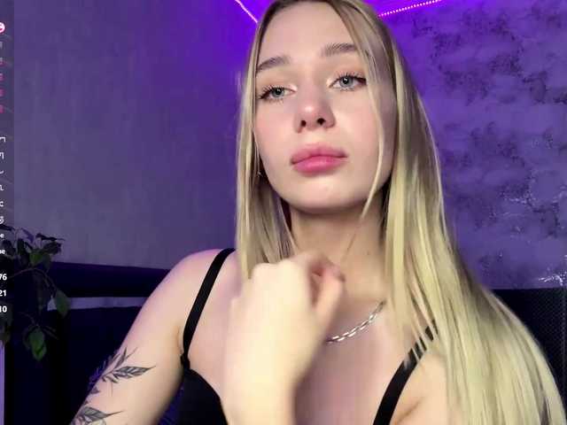TrinaVoorhis live cam on BongaCams