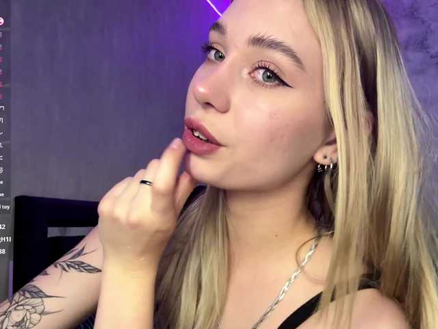 TrinaVoorhis live cam on BongaCams