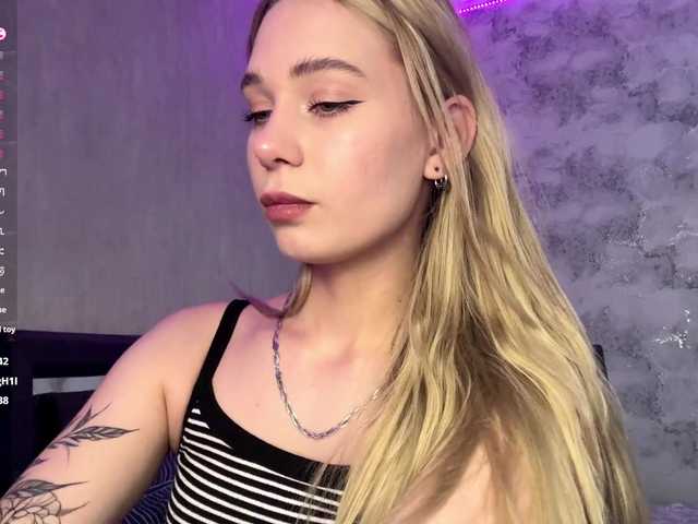 TrinaVoorhis live cam on BongaCams