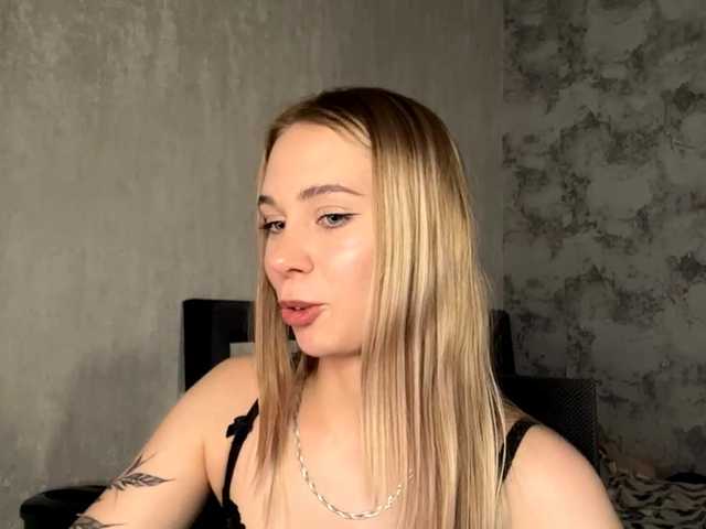 TrinaVoorhis live cam on BongaCams