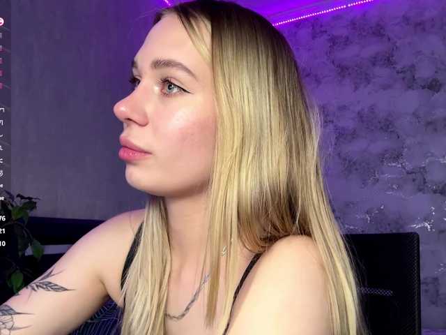 TrinaVoorhis live cam on BongaCams