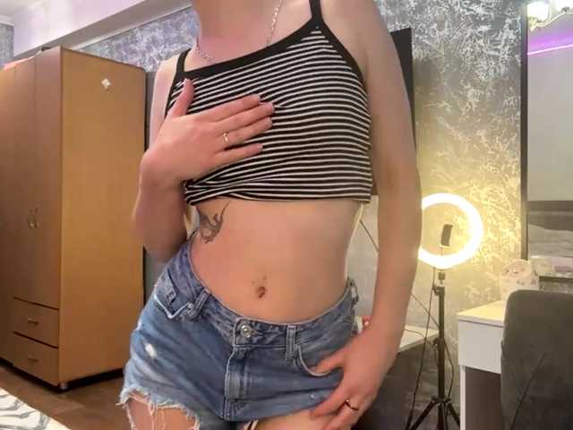 TrinaVoorhis live cam on BongaCams