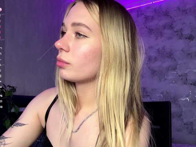 TrinaVoorhis live cam on BongaCams