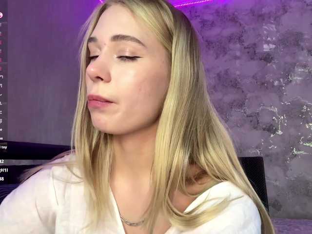 TrinaVoorhis live cam on BongaCams