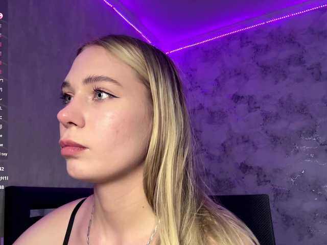 TrinaVoorhis live cam on BongaCams