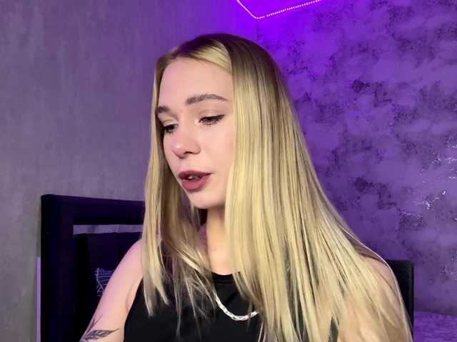TrinaVoorhis live cam on BongaCams