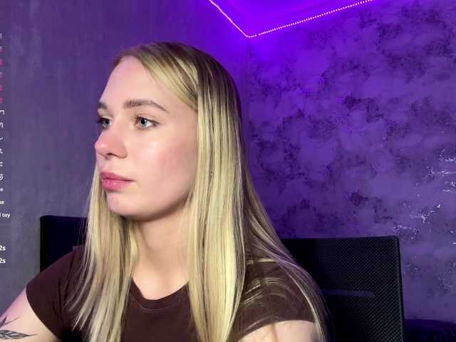 TrinaVoorhis live cam on BongaCams