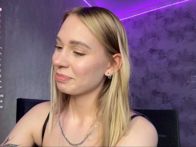 TrinaVoorhis live cam on BongaCams