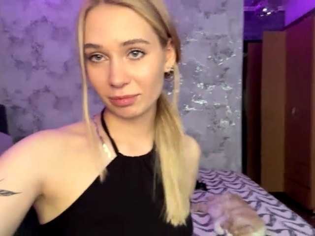 TrinaVoorhis live cam on BongaCams