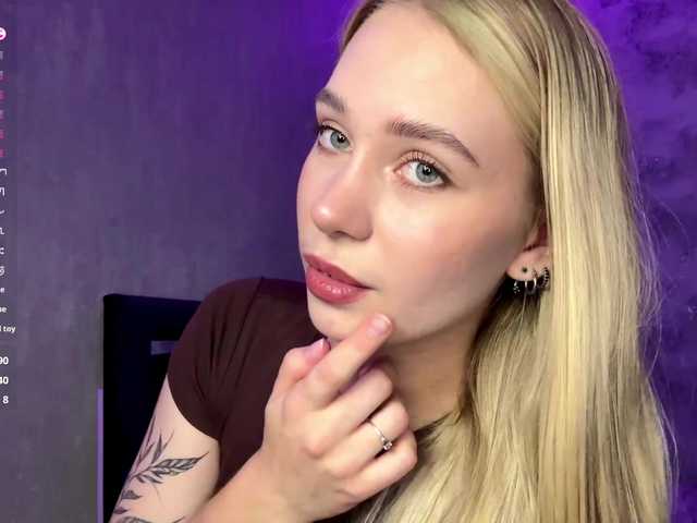TrinaVoorhis live cam on BongaCams
